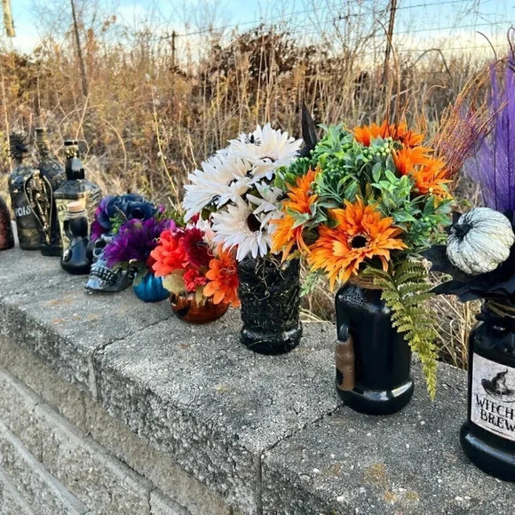 NEW SPIDER FAUX FLORAL ARRANGEMENT - Spooky Potion bottle arrangement - Picture 8 of 17